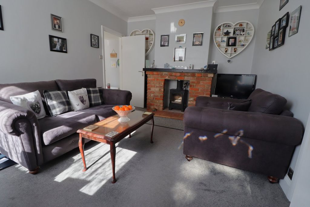 1 bed maisonette for saleThe Approach, Rayleigh SS6 photo 4