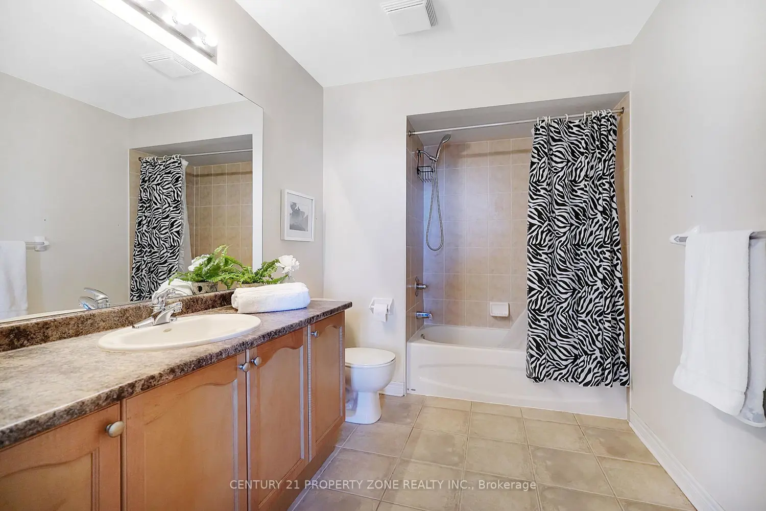 43 Alice Springs Crescent photo 3