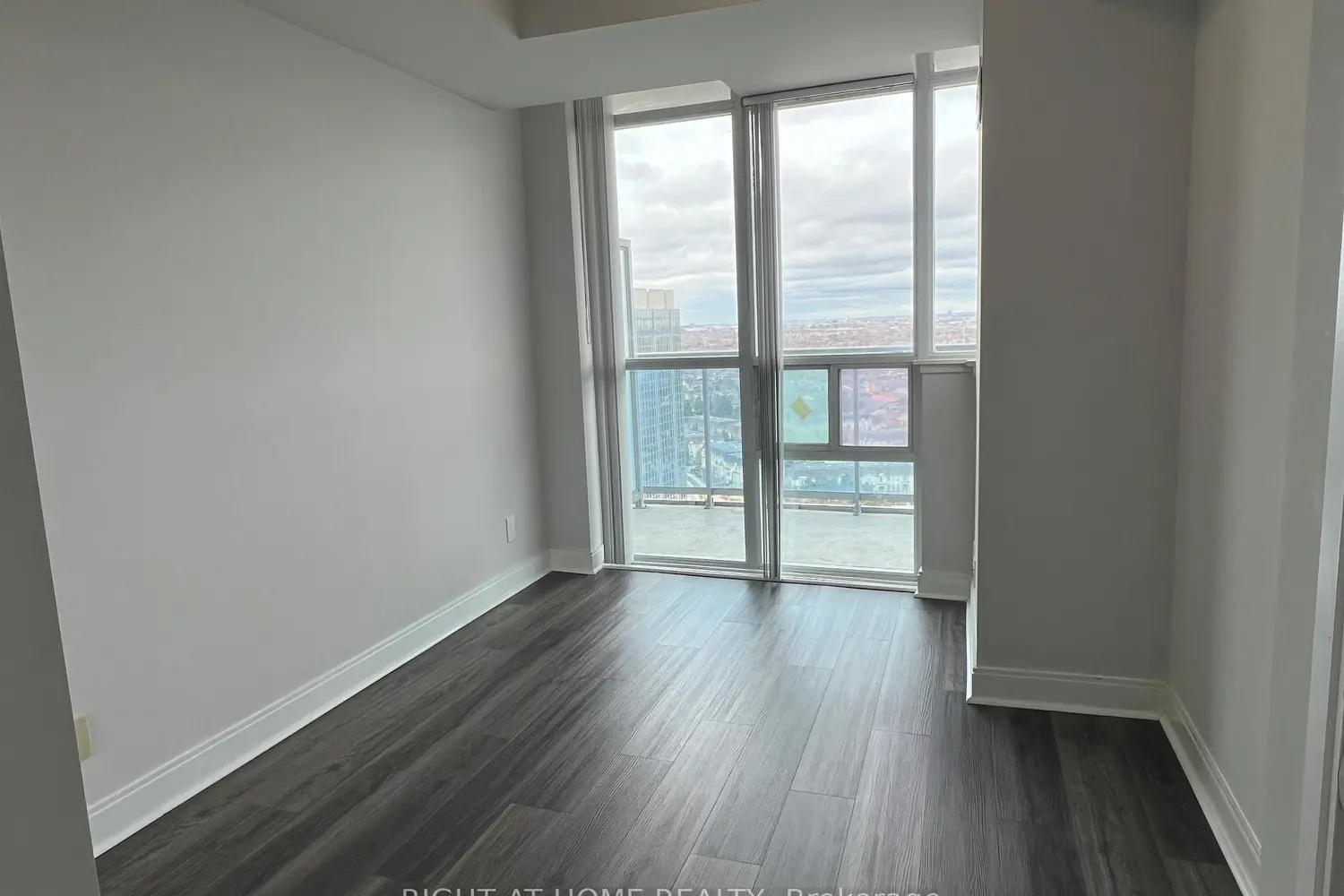 80 Absolute Avenue 2101 photo 5