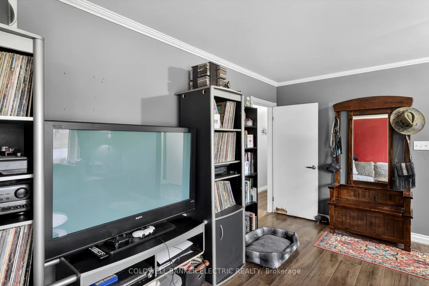 250 Collison Crescent photo 4