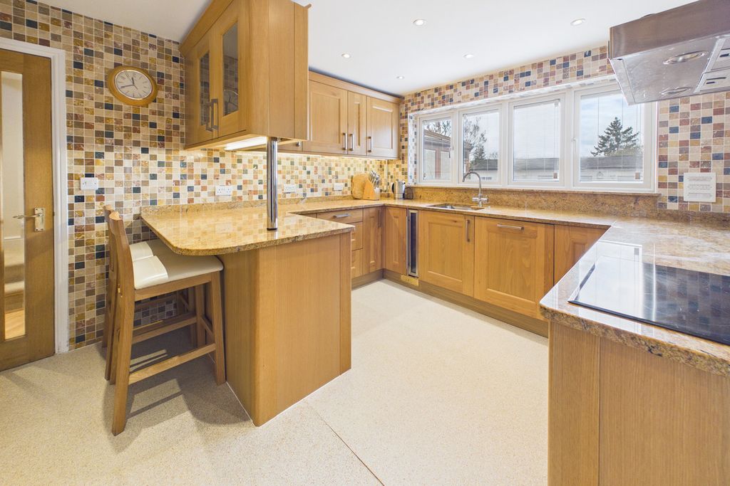 Additional image 7 of 4 bed detached house for saleGreen End Road, Hemel Hempstead HP1