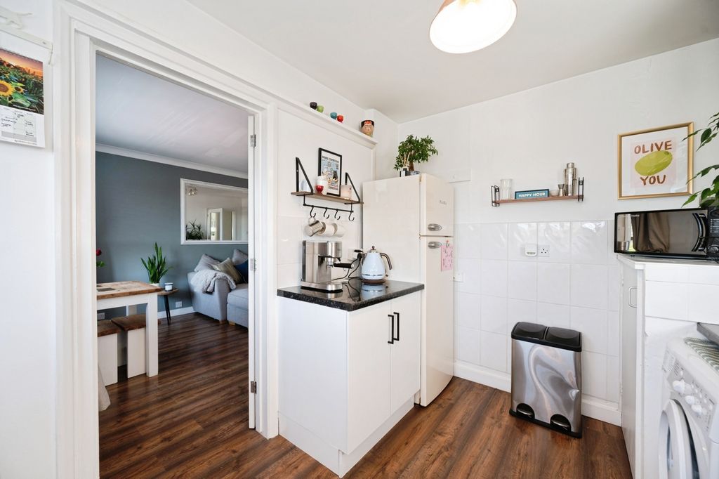 Additional image 5 of 2 bed flat for saleSouthwood Road, Hayling Island, Hampshire PO11
