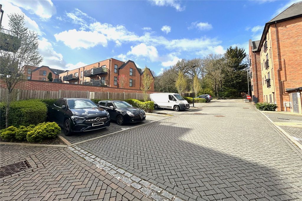 Additional image 8 of 1 bed flat for saleCarter Court, Hook, Hampshire RG27