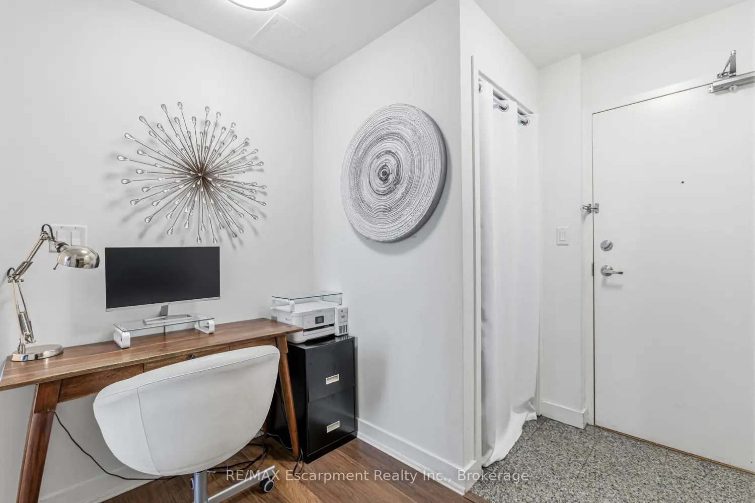Additional image 7 of 9 Spadina Avenue 303