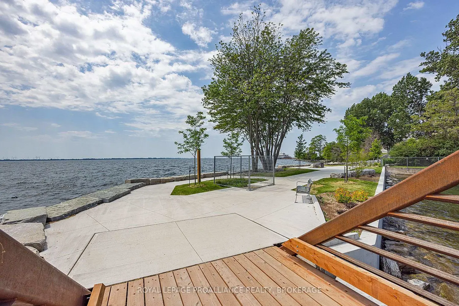 2 Mowat Avenue 903 photo 4