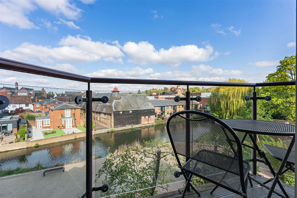 Additional image 19 of 2 bed flat for saleDolphin Yard, Maidenhead Street, Hertford SG14
