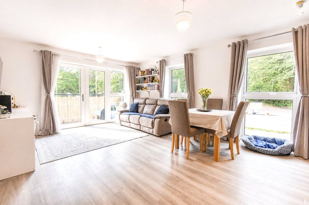 Additional image 3 of 2 bed flat for saleStation Road, Hook, Hampshire RG27