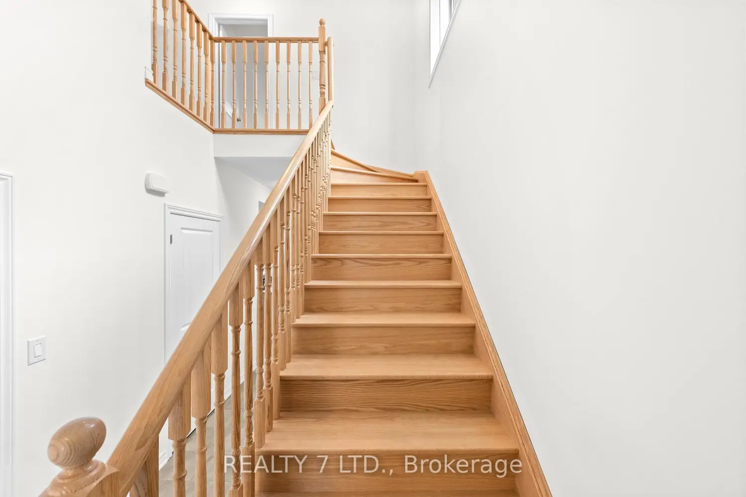 32 Hillcroft Way photo 3