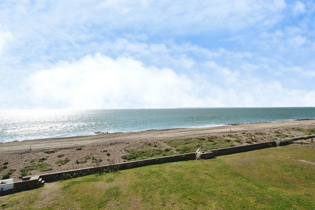 Additional image 13 of 2 bed flat for saleSouthwood Road, Hayling Island, Hampshire PO11