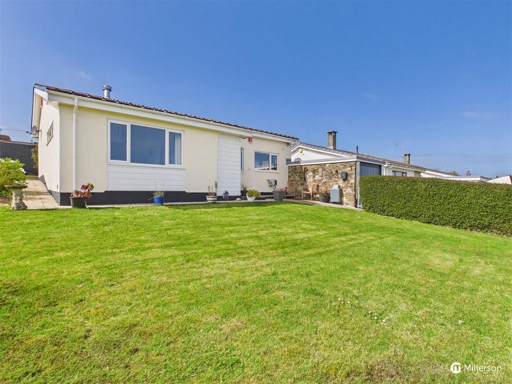 4 bed detached bungalow for saleMellanear Close, Hayle TR27