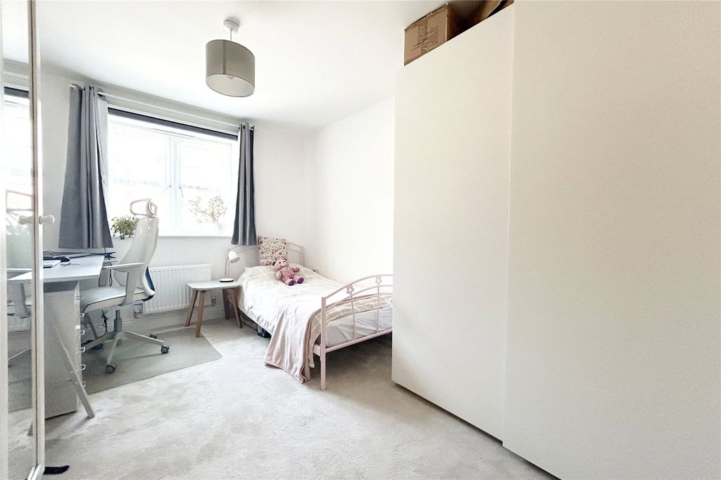 Additional image 5 of 2 bed flat for saleCarter Court, Hook, Hampshire RG27