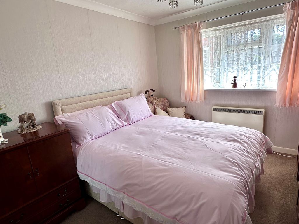 Additional image 10 of 2 bed flat for sale44 Mark Anthony Court, Hayling Island PO11