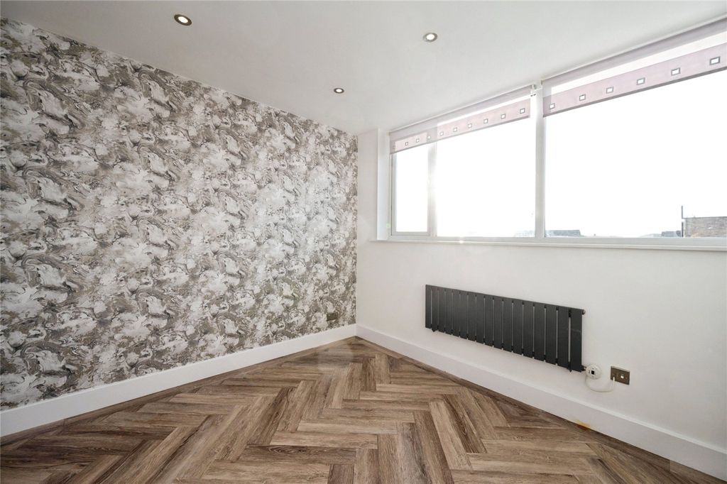 Additional image 7 of 2 bed maisonette for saleCreek Road, Hayling Island, Hampshire PO11