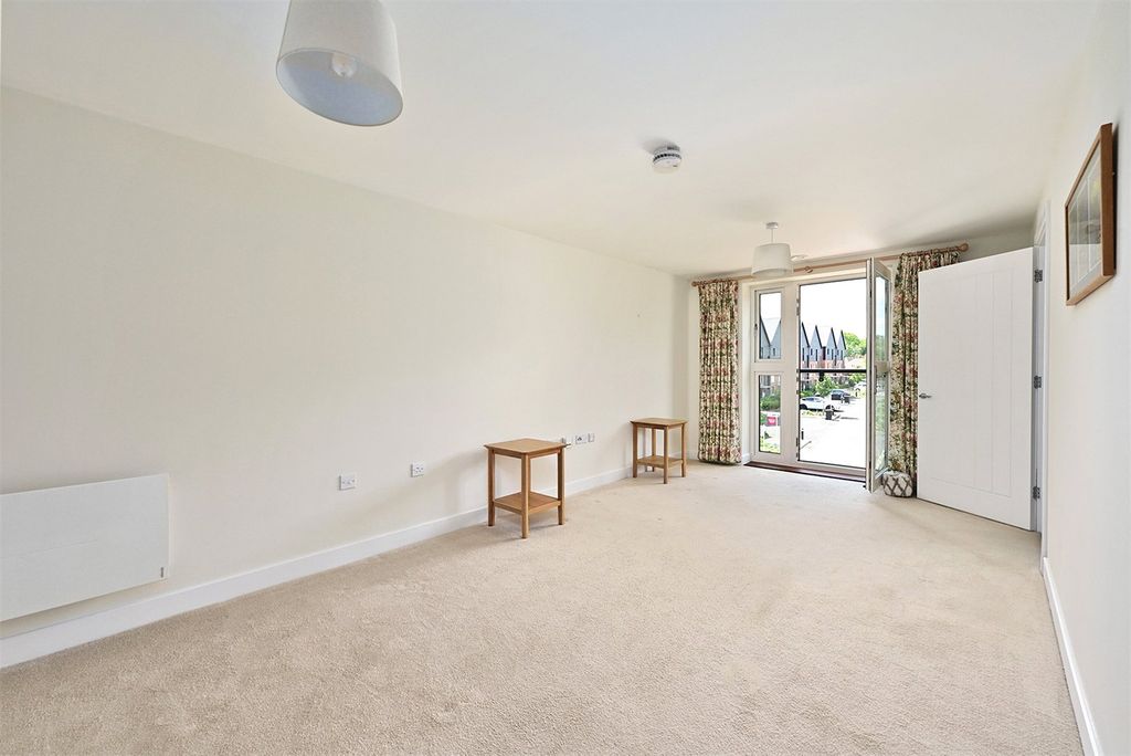 Additional image 3 of 1 bed flat for saleStation Road, Hook, Hampshire RG27