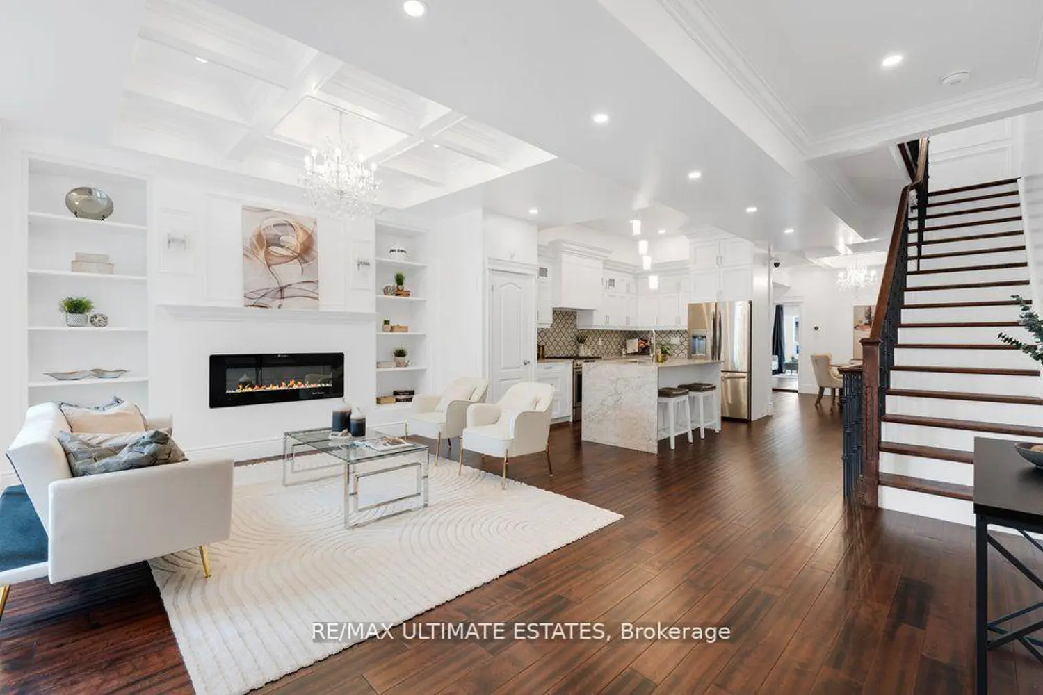 290 Bathurst Street photo 4