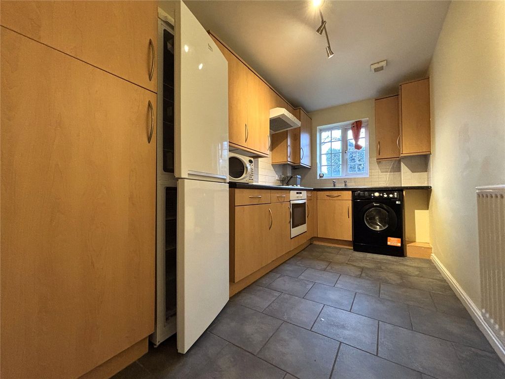 Additional image 5 of 2 bed flat for saleLondon Road, Hook, Hampshire RG27
