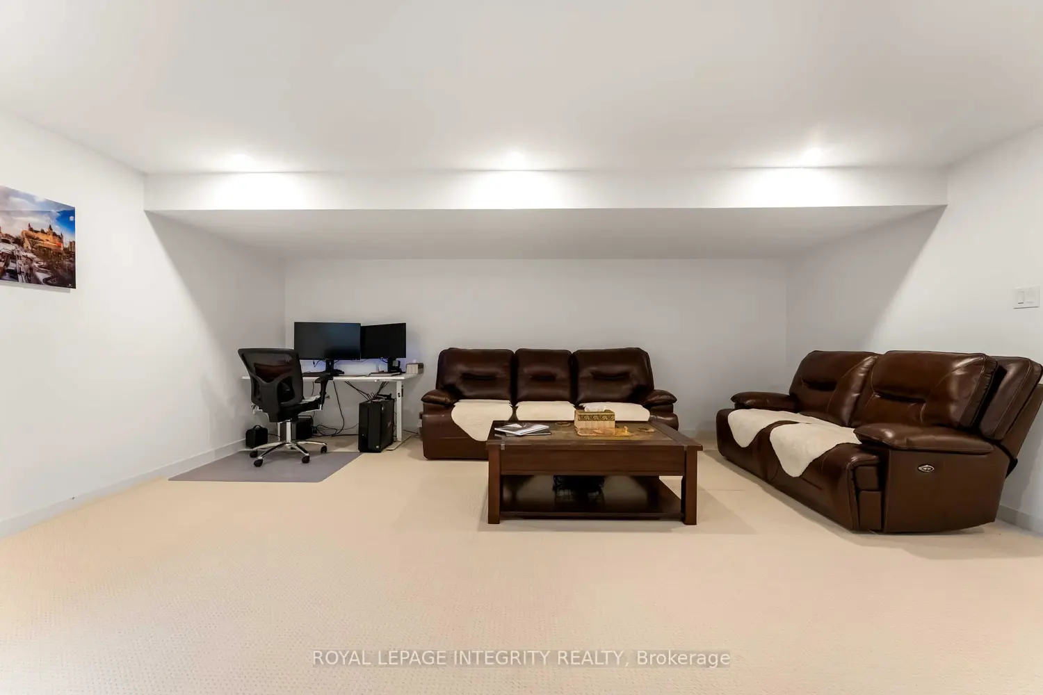 Additional image 16 of 221 Finsbury Avenue