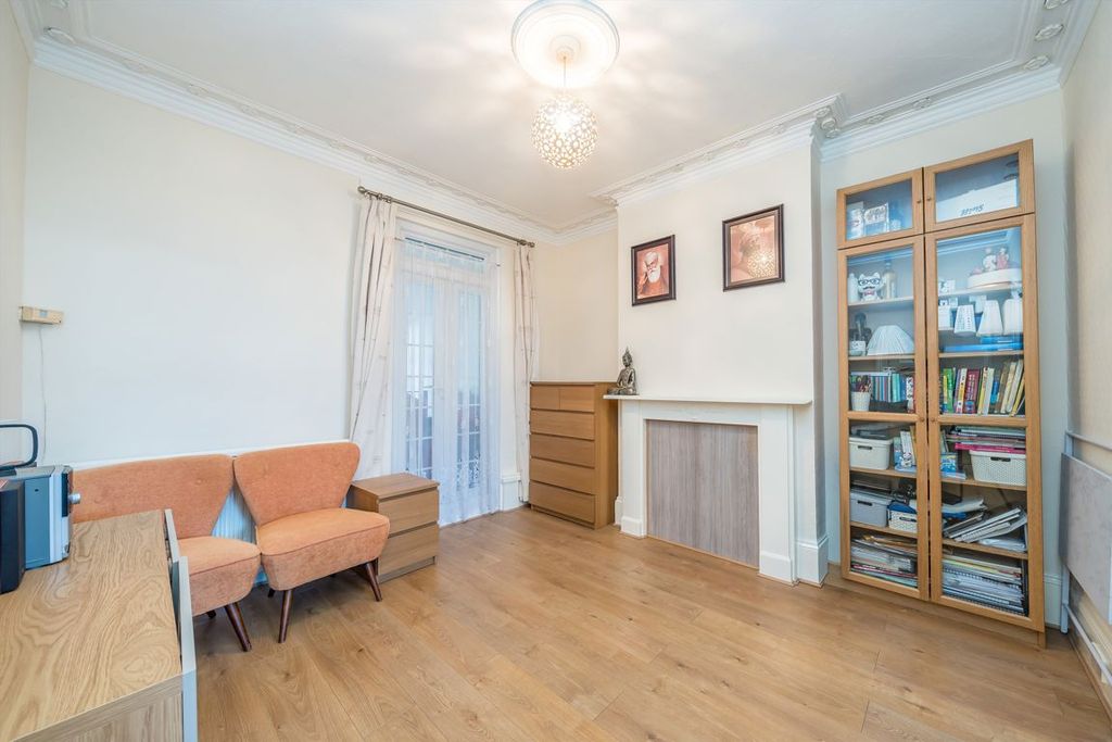 Additional image 4 of 4 bed semi-detached house for saleBath Road, Hounslow TW3