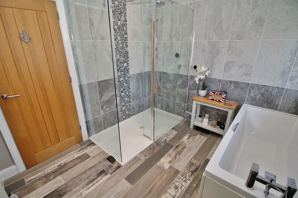 Additional image 30 of 2 bed semi-detached house for saleSouthwood Road, Hayling Island PO11