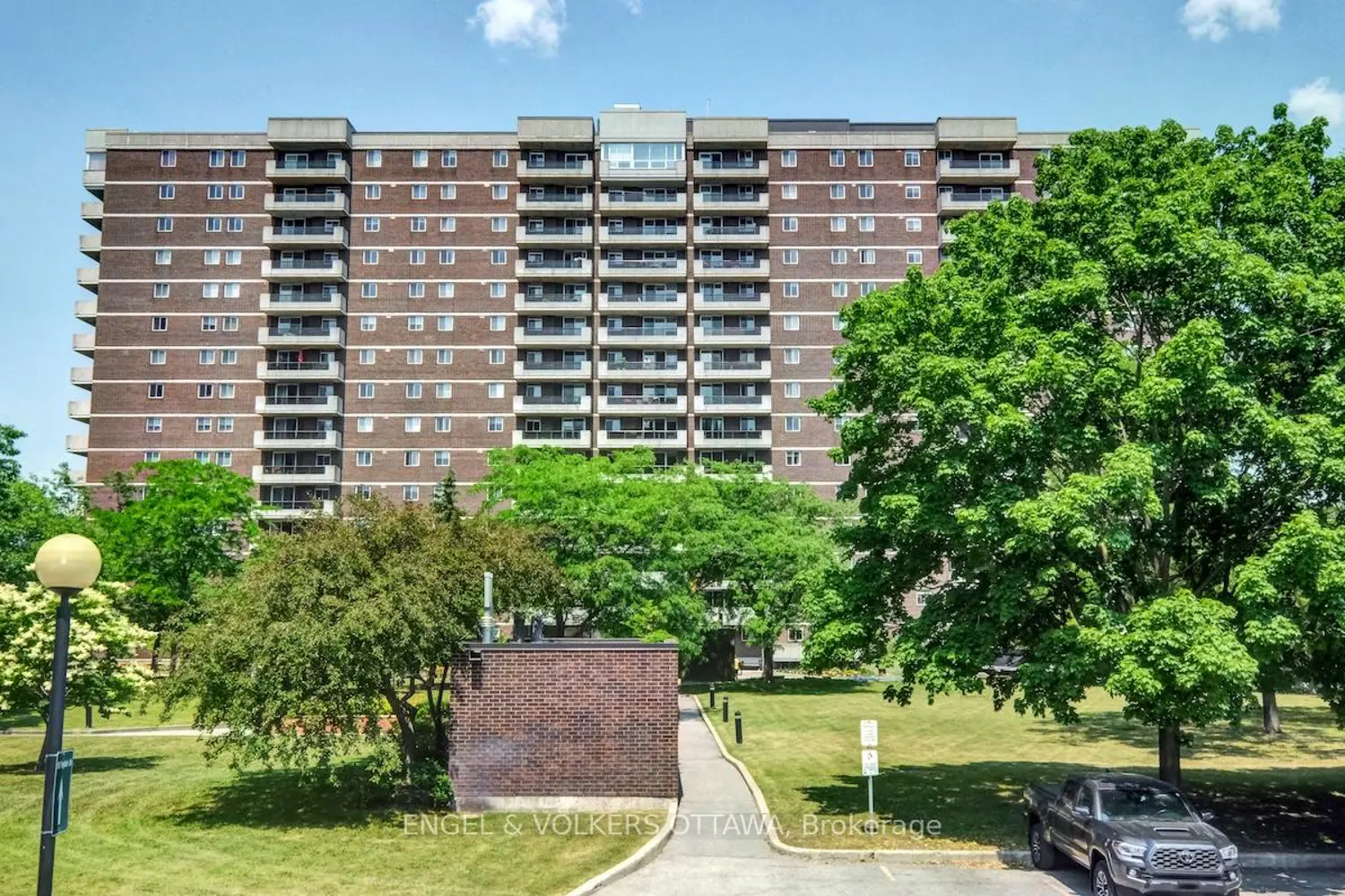 1705 Playfair Drive 1103 photo 2