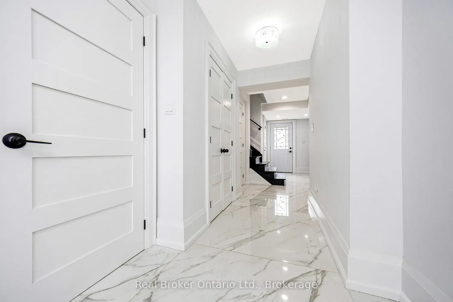 5938 Trafalgar Road photo 2