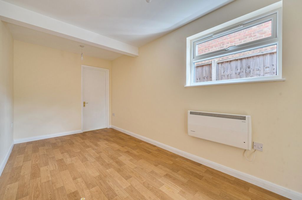 Additional image 15 of 4 bed detached house for saleOaktree Drive, Hook, Hampshire RG27