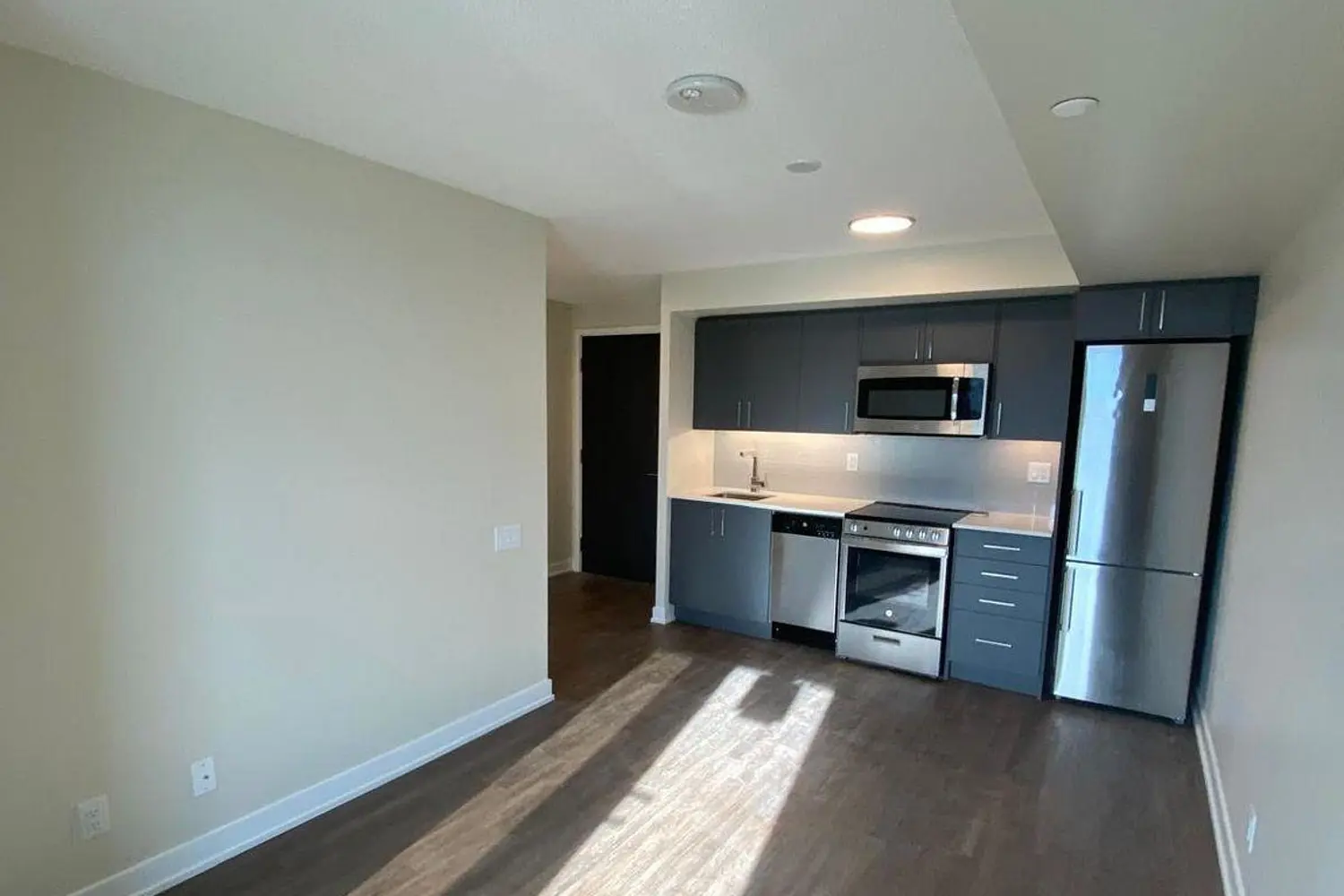 Additional image 4 of 38 Monte Kwinter Court 515