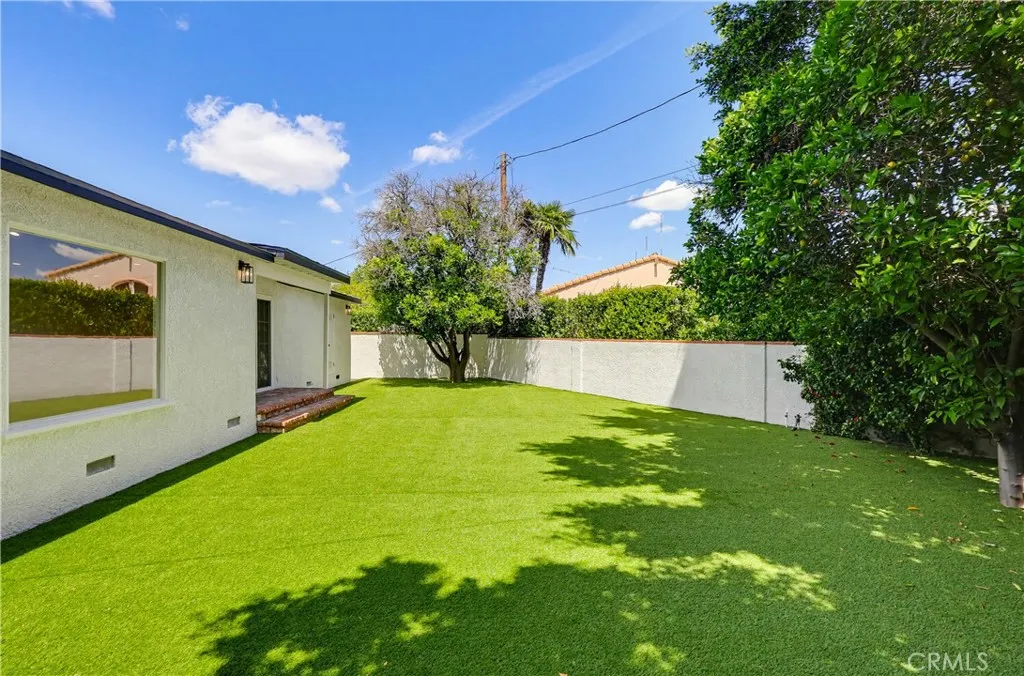 5440 Alcove Ave, Valley Village, CA 91607