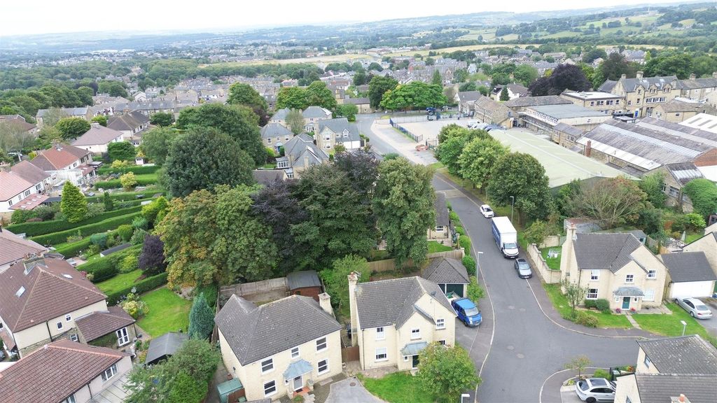 Additional image 35 of 4 bed detached house for saleBrodley Close, Hipperholme, Halifax HX3