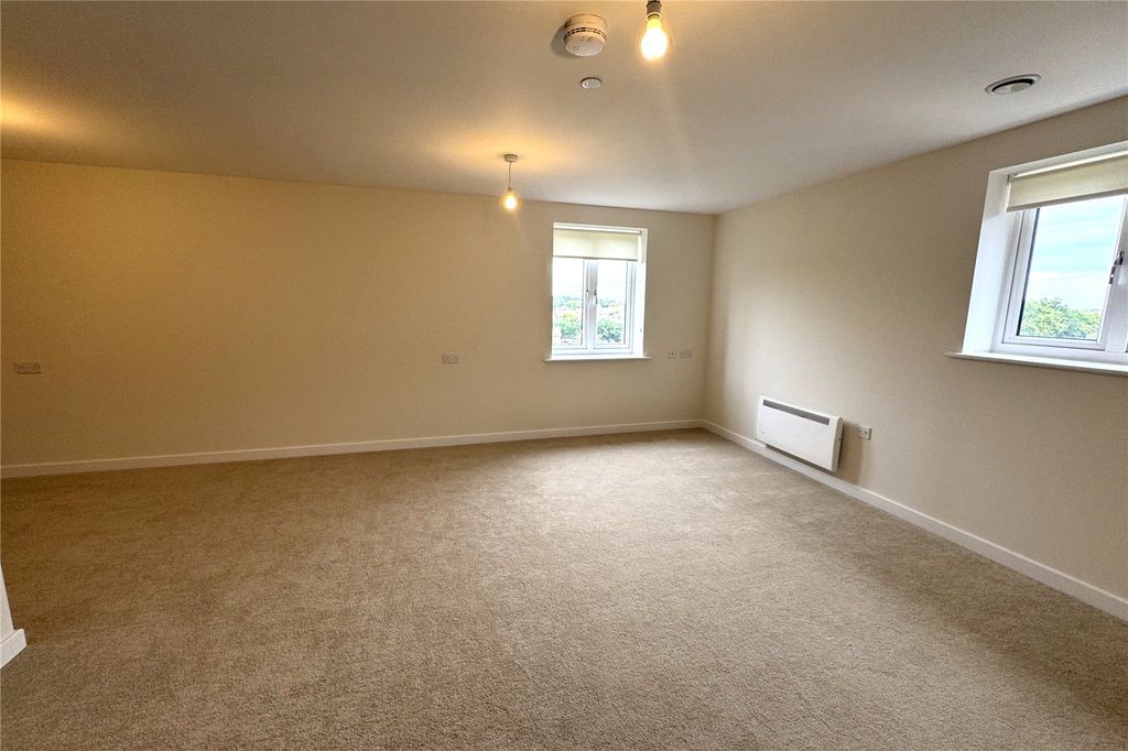 Additional image 4 of 2 bed flat for saleStation Road, Hook, Hampshire RG27