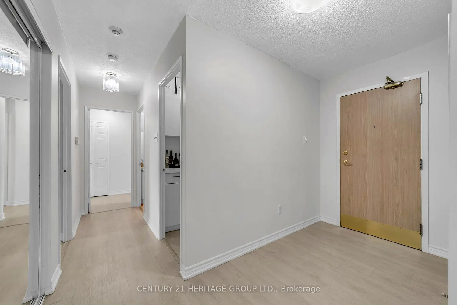 30 Harding Boulevard 806 photo 5