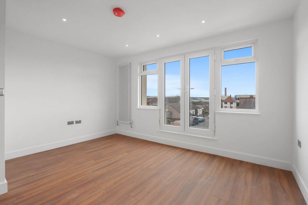 Additional image 11 of 1 bed flat for saleRye Road, Rye Park, Hoddesdon EN11