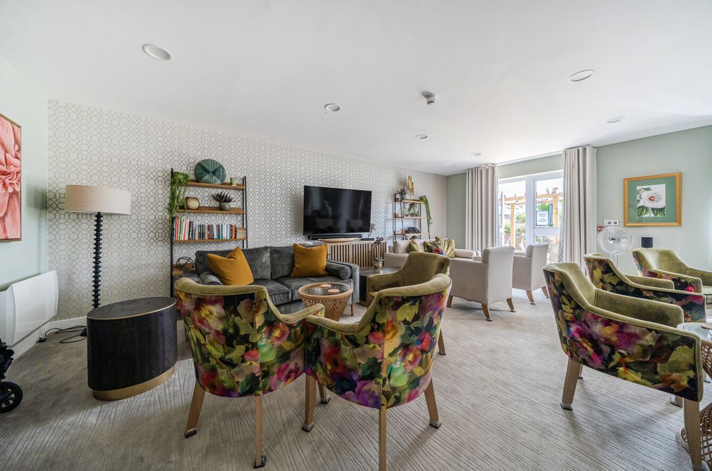 Additional image 15 of 1 bed flat for saleStation Road, Hook, Hampshire RG27