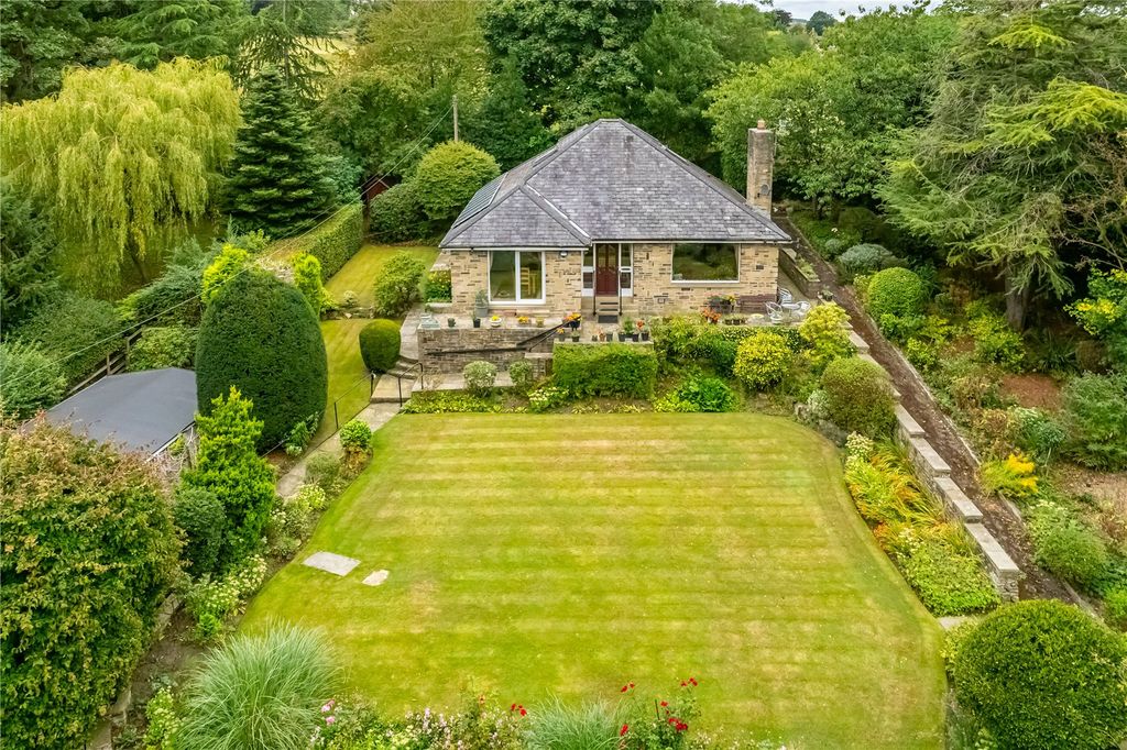 3 bed detached house for saleStoney Bank Lane, Thongsbridge, Holmfirth HD9