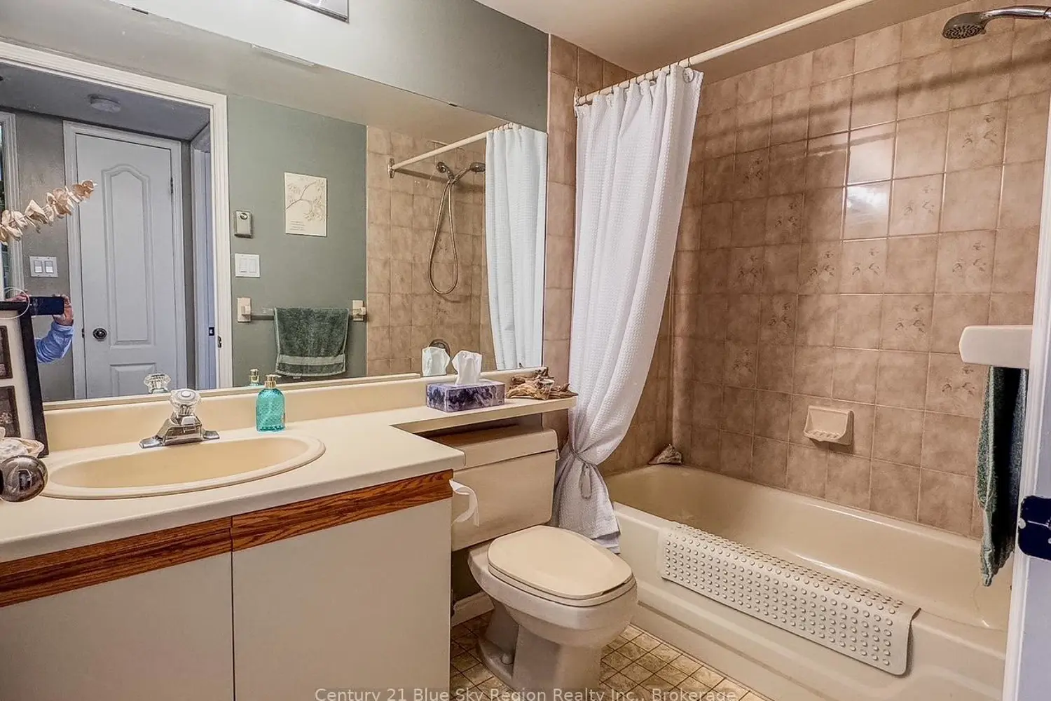 Additional image 17 of 441 William Street 101