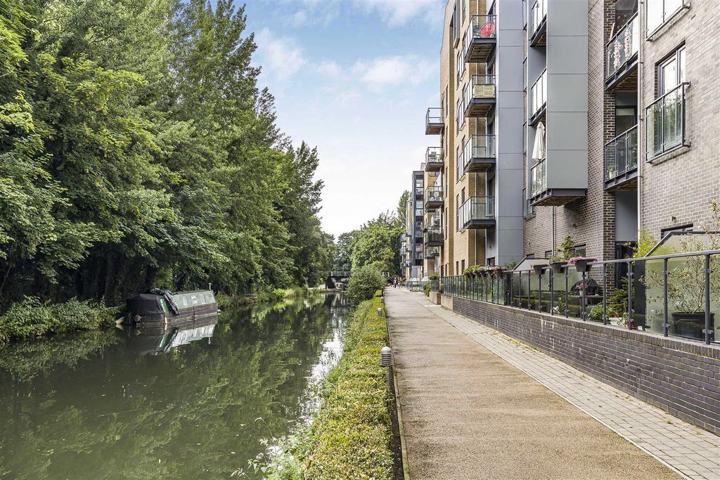 Additional image 18 of 2 bed flat for saleThe Embankment, Nash Mills Wharf, Hemel Hempstead HP3