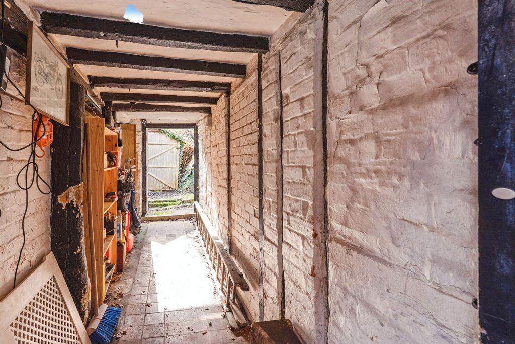 Additional image 14 of 2 bed flat for salePetworth Road, Haslemere, Surrey GU27