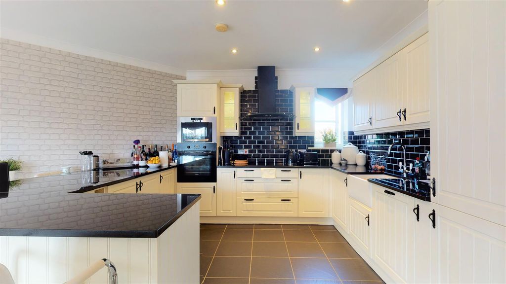 Additional image 7 of 2 bed flat for saleAlmond Court, Northowram, Halifax HX3