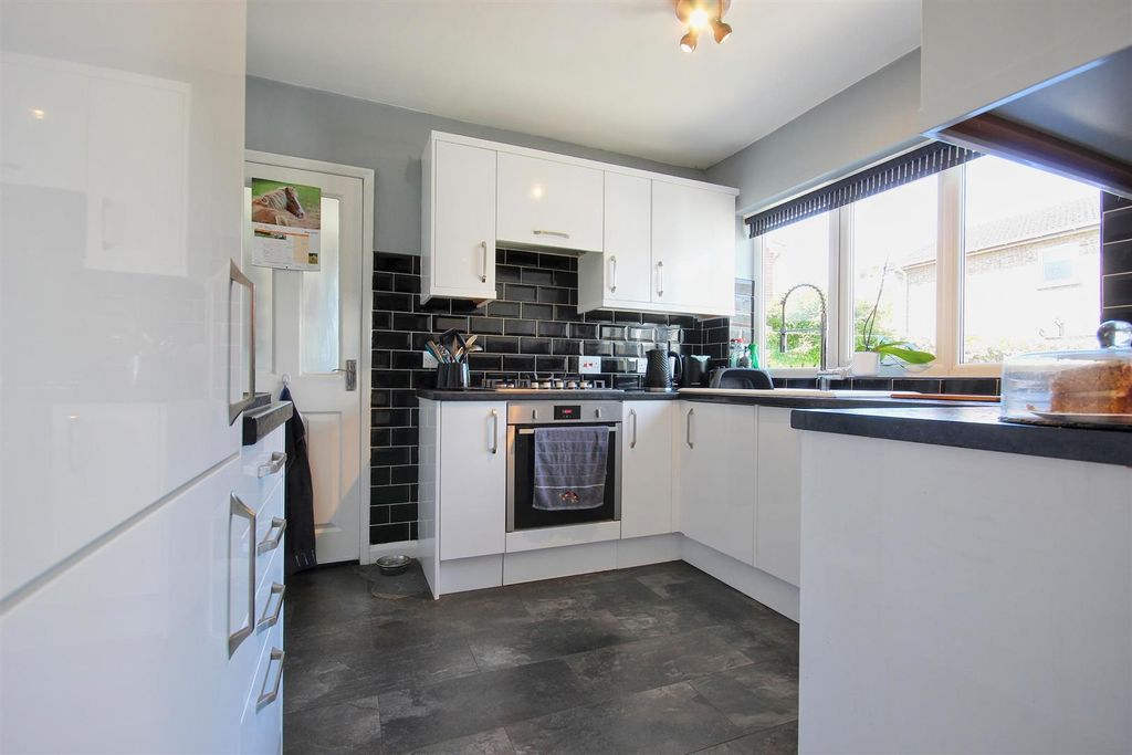 Additional image 4 of 3 bed detached bungalow for saleCheyne Walk, Hornsea HU18