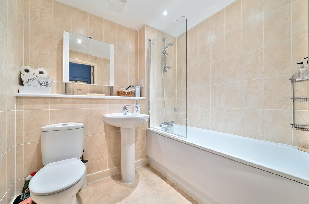 Additional image 10 of 3 bed flat for saleHindhead, Surrey GU26