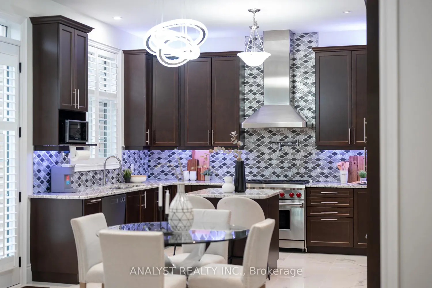 61 Ross Vennare Crescent photo 5