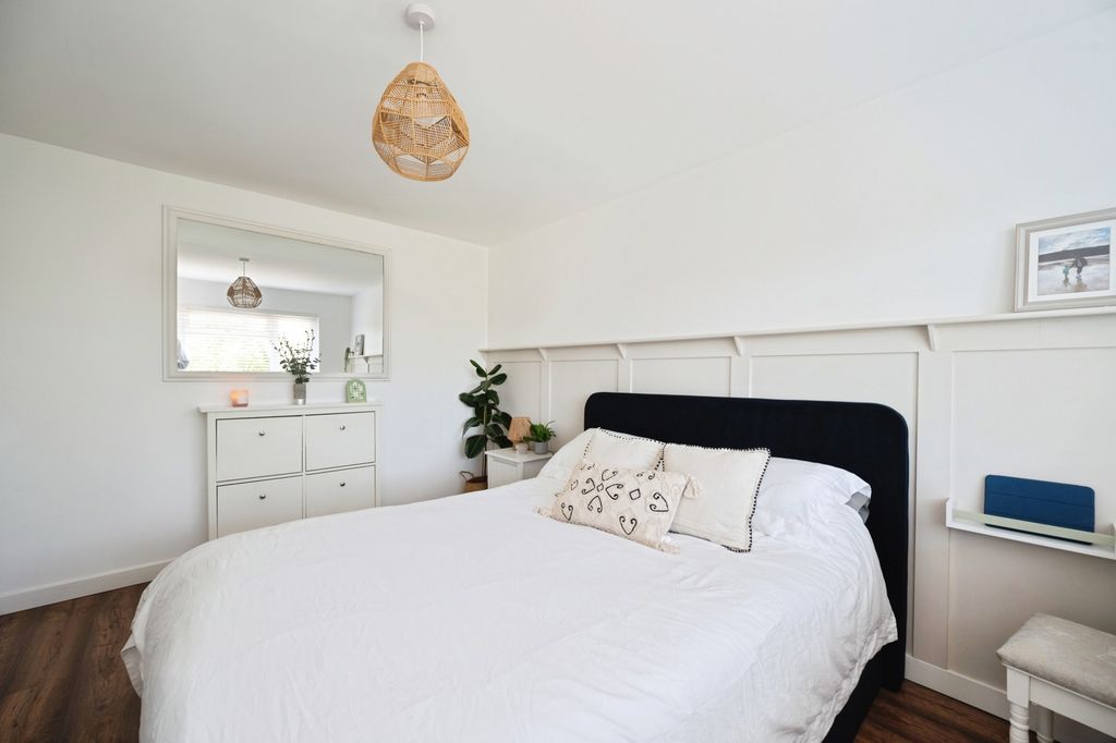 Additional image 9 of 2 bed flat for saleSouthwood Road, Hayling Island, Hampshire PO11