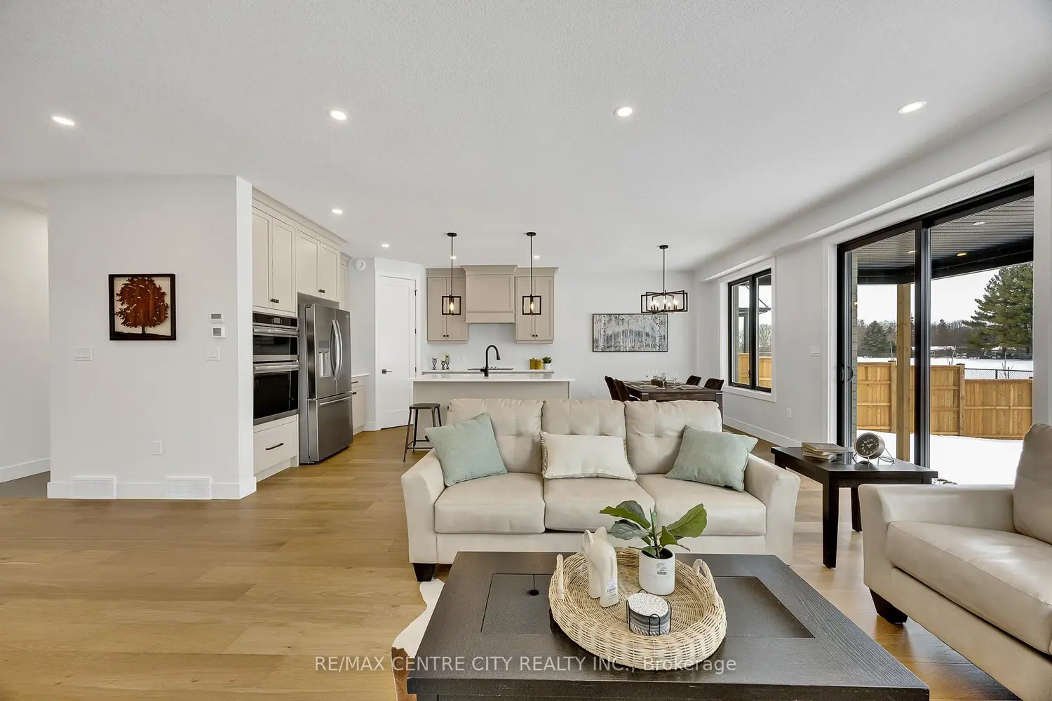 211 Foxborough Place photo 3