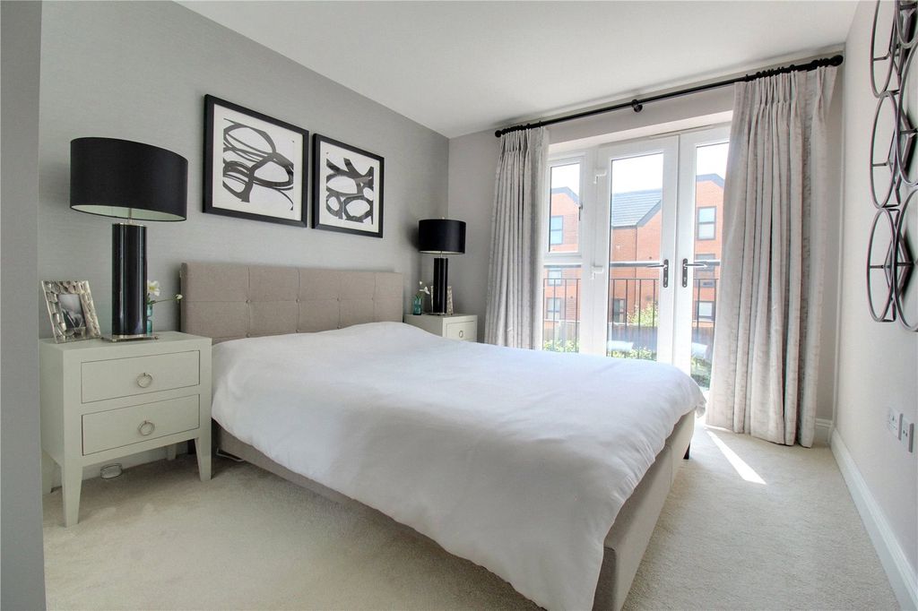 Additional image 3 of 2 bed flat for saleCarter Court, Hook, Hampshire RG27