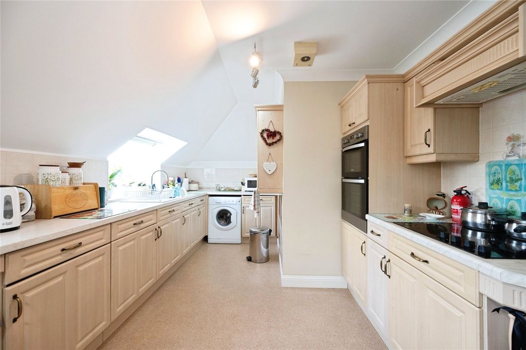 Additional image 4 of 2 bed flat for saleSea Front, Hayling Island, Hampshire PO11