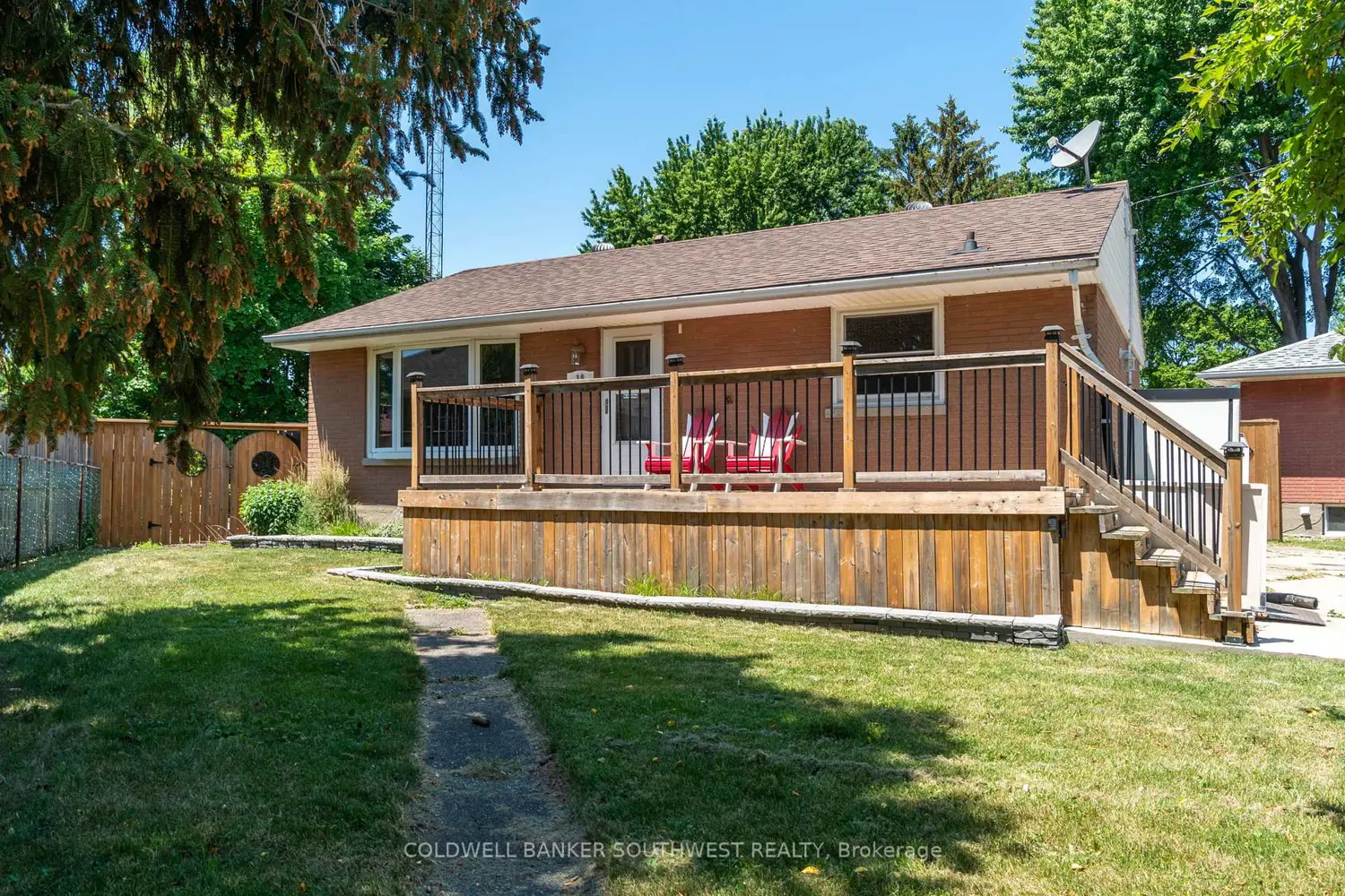 18 Tweedsmuir Avenue photo 2
