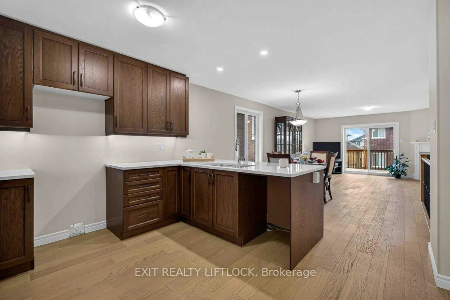 320 Mullighan Gardens photo 4