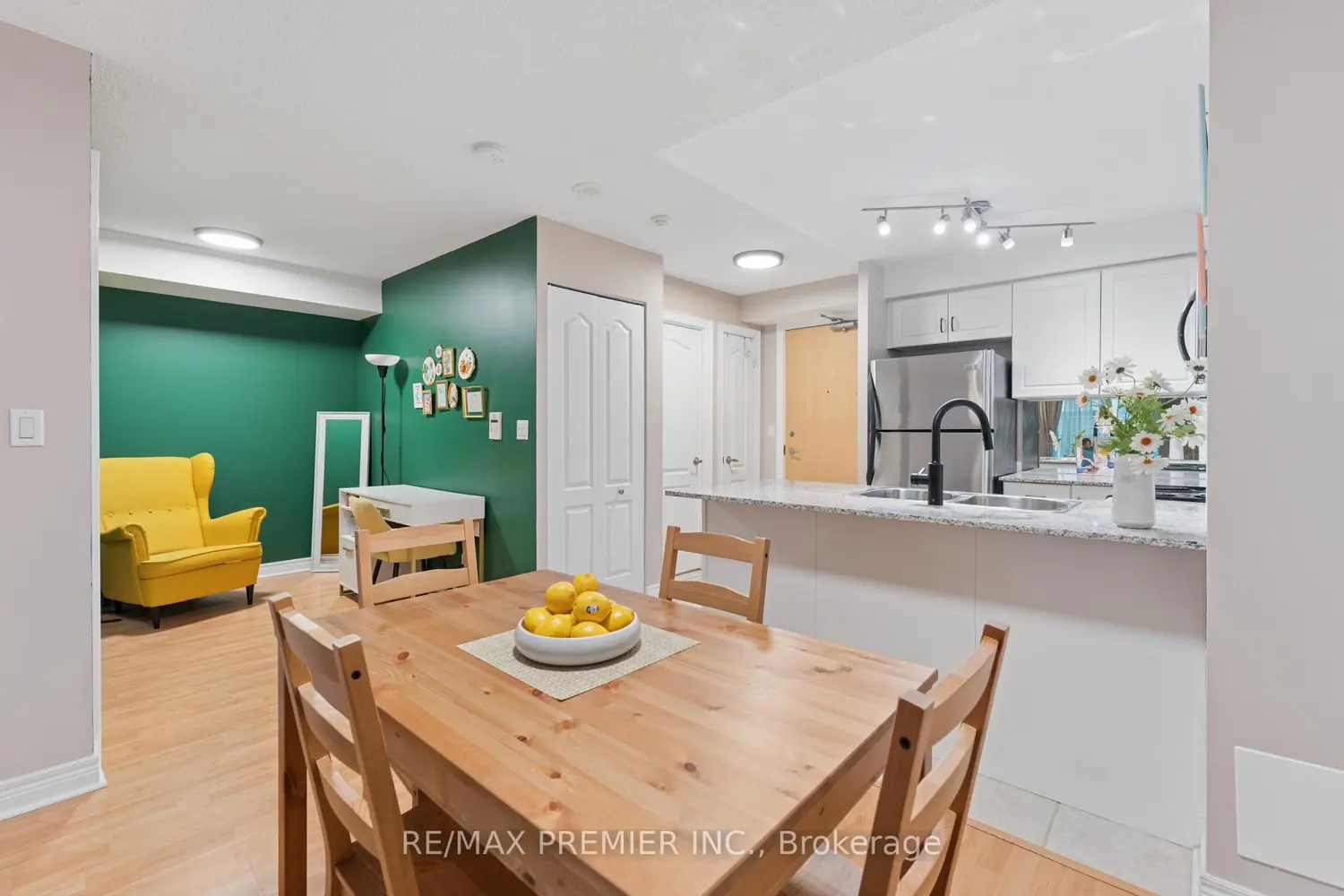 Additional image 4 of 212 Eglinton Avenue 307