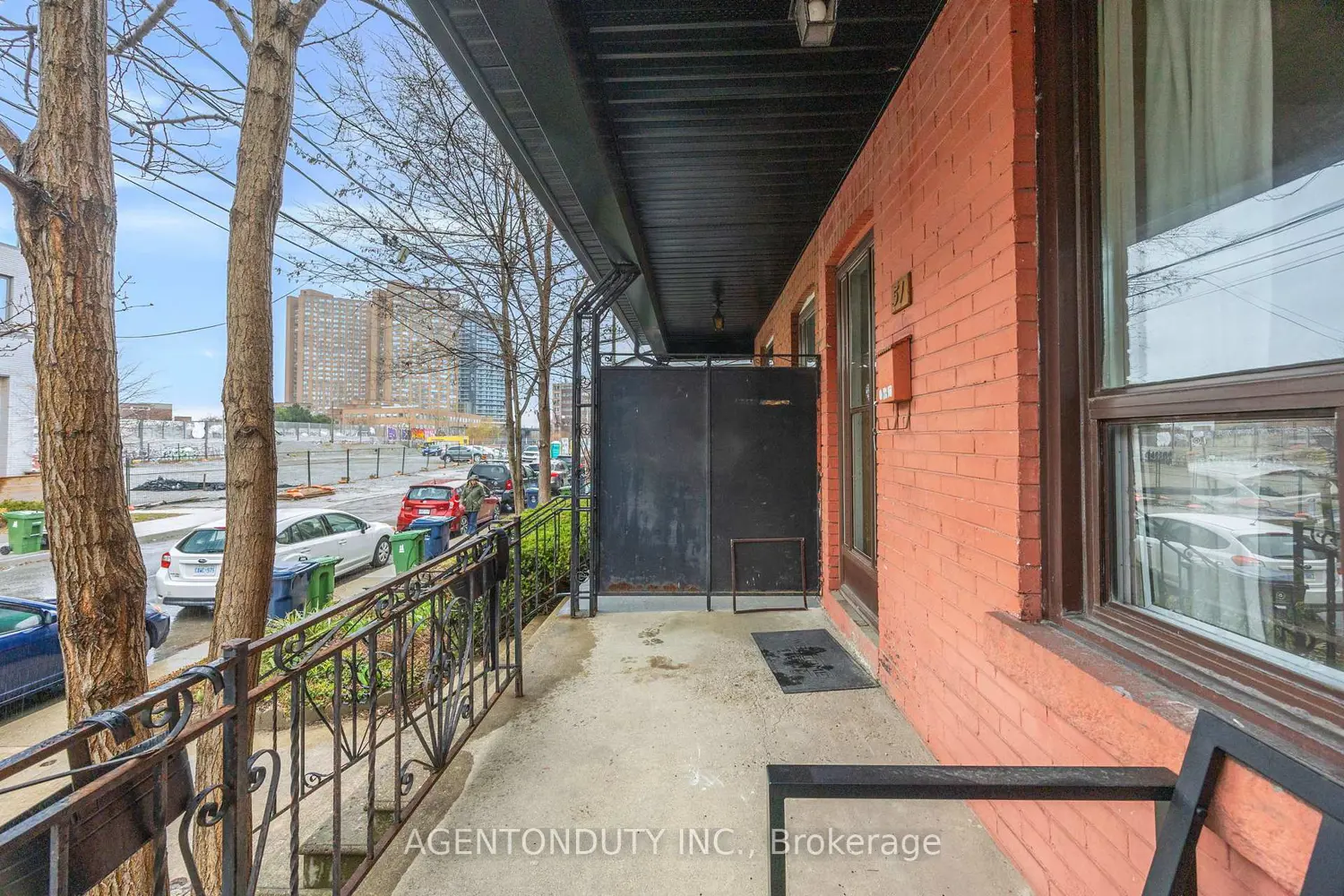 51 Perth Avenue photo 2