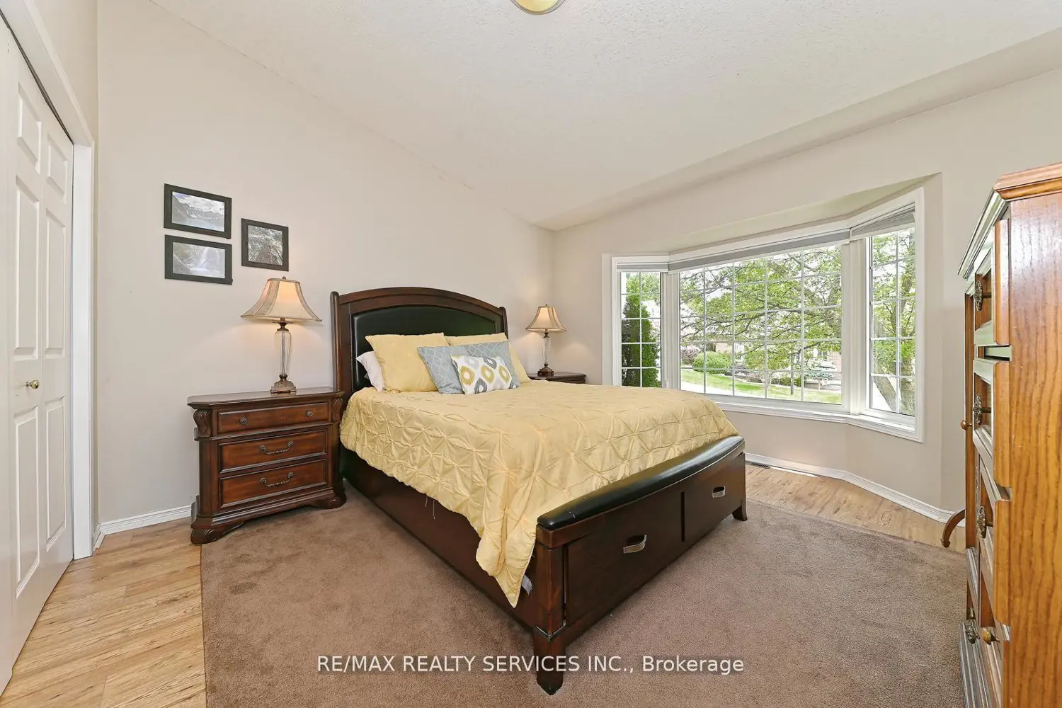 1077 Hamilton Road 31 photo 3